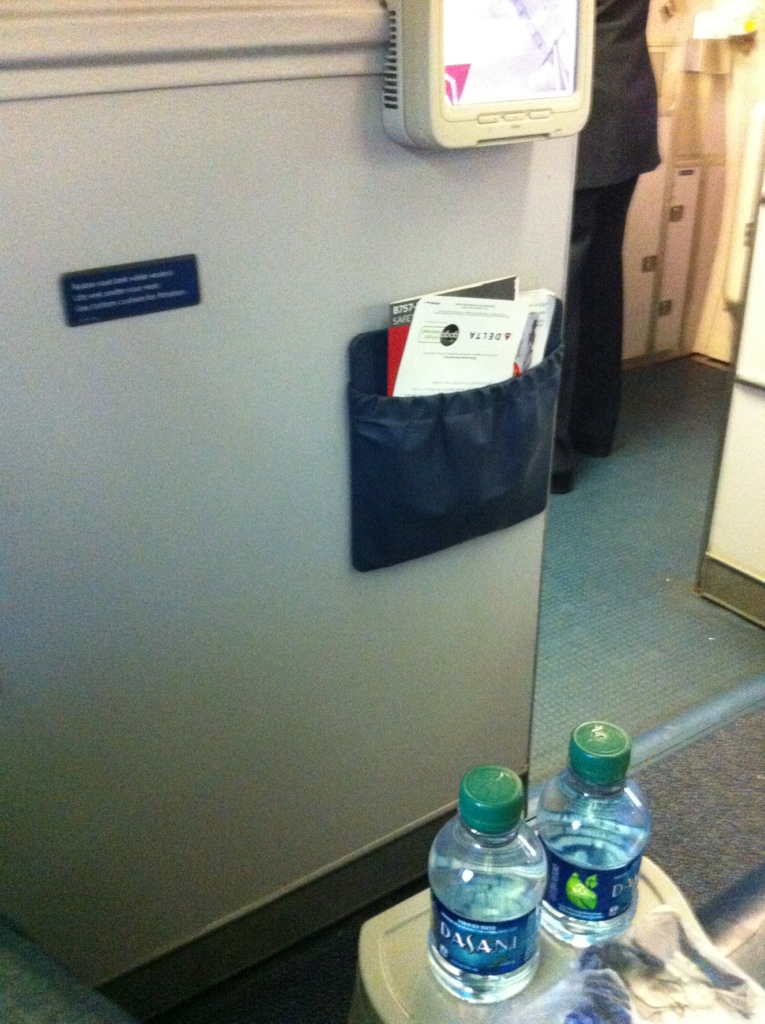 Delta's 757 First Class Service From Seat 1A - Points Miles & Martinis