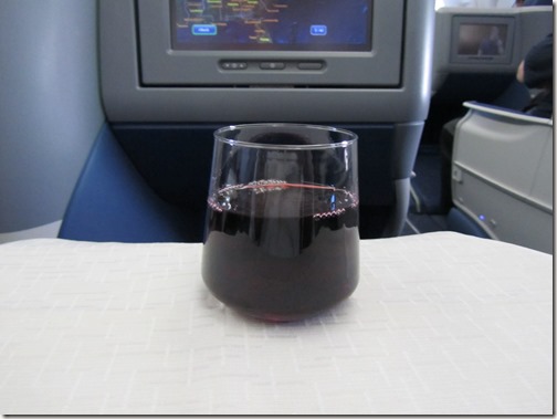 Delta 767 with Flat Bed Meal Service Drink 2.jpg