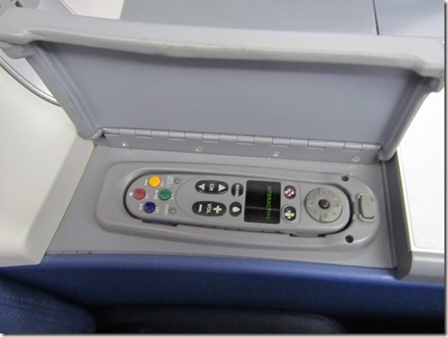 Delta 767 with Flat Bed Seat IFE Controls.jpg