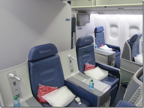 Delta 767 with Flat Bed Seat Last Row.jpg