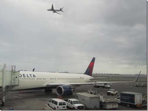 Delta 767 Flat Bed Left Side Plane Take Off