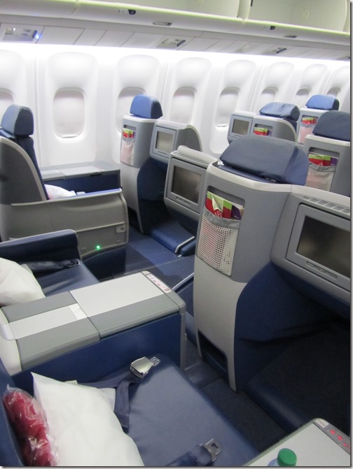 Delta 767 with Flat Bed Seat 8C.jpg