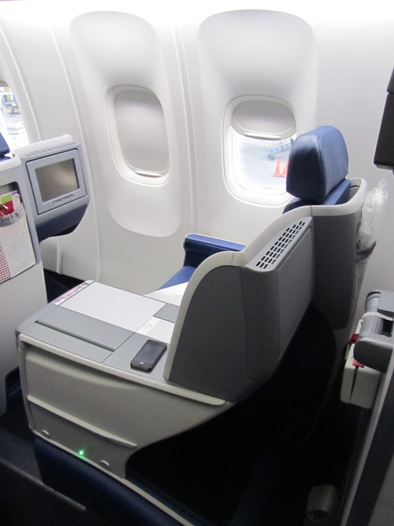 Delta-Business-Elite-Seat-9D-Side-View.jpg