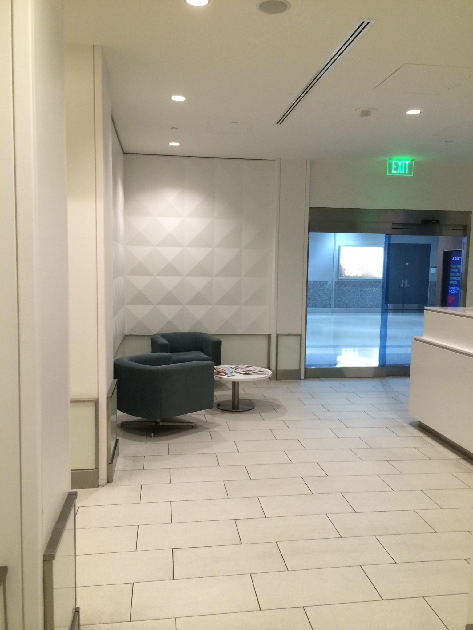 Delta Sky Club Atlanta Shower Review Terminal E Points Miles & Martinis
