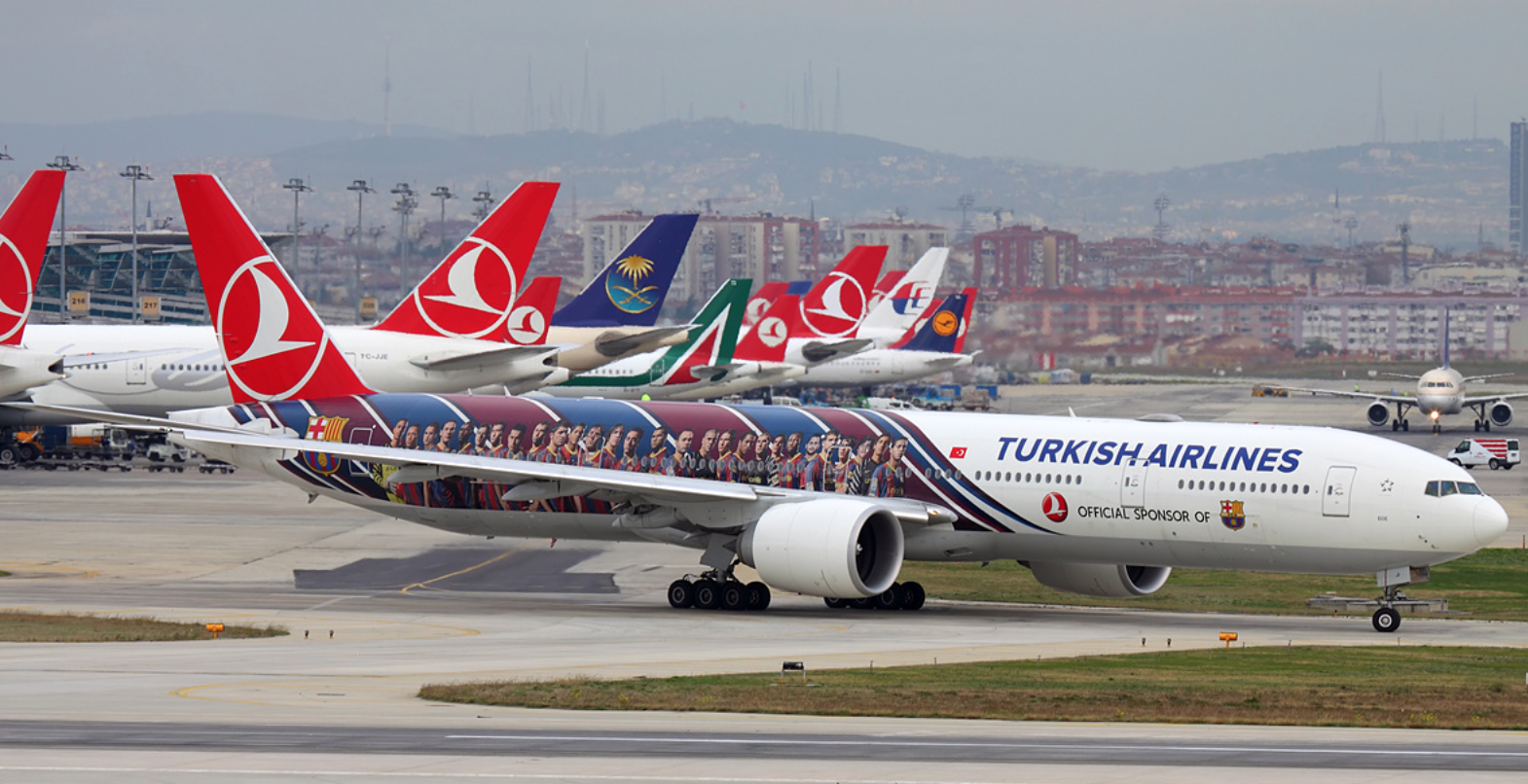 Самолет в турцию. Boeing 777-300er Turkish Airlines. Авиасообщение с Турцией. Турция авиасообщение турецкие авиалинии. Россия Турция самолет.