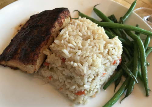 a plate of food with meat and green beans