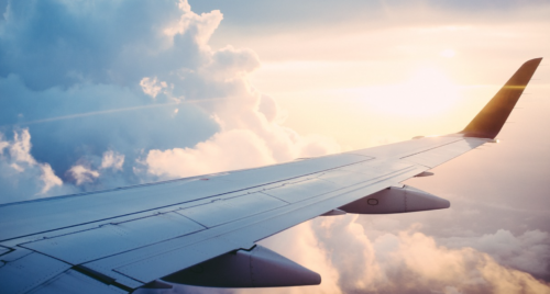 the wing of an airplane in the sky