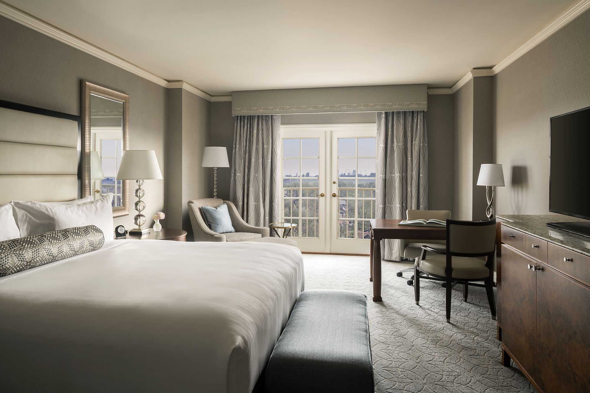 Amazing Deal Alert: Ritz Carlton St. Louis $45 Club Rooms - Points Miles & Martinis